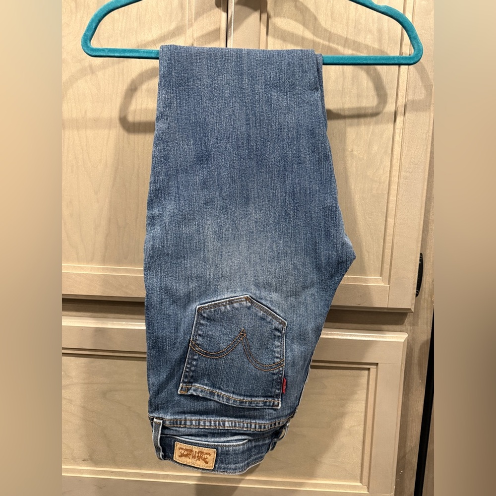 Levi’s size 10 Blue Denim Jeans with Pocket Detail in good used condition